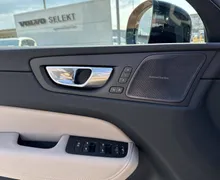 Notranja slika - Volvo XC60 - B5 P AWD Plus Dark Avt - 13 - Predogledna slika