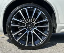 Notranja slika - Volvo XC90 - T8 AWD PLUG-IN HYBRID ULTRA DARK – 7 SEDEŽEV - 9 - Predogledna slika