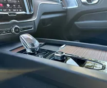 Notranja slika - Volvo XC60 - B4 AWD MILD HYBRID DIESEL ULTIMATE DARK - 20 - Predogledna slika