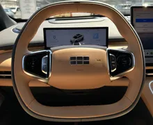 Notranja slika - Geely StarRay EM-i - Plug-In Hybrid 1.5 Max Avt. - 12 - Predogledna slika