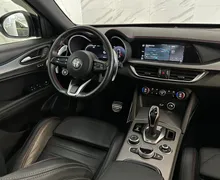 Notranja slika - Alfa Romeo Stelvio - Q4 2.0 Turbo 280 Competizione |Pano|Harman|ACC|S.. - 11 - Predogledna slika