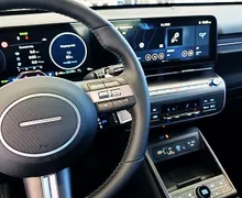 Zunanja slika - Hyundai Kona - BEV 48KWH PREMIUM-KAMERA-DAB-LED-TOPL.Č-AMBI-VIDEO - 10 - Predogledna slika