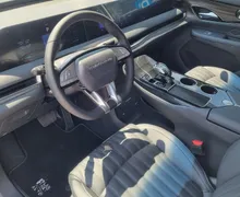 Zunanja slika - Forthing V9 - 1.5T PHEV - 7 SEDEŽEV - BOGATA OPREMA - NA ZALOGI - 9 - Predogledna slika