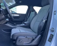 Notranja slika - Volvo XC40 - B3 P Core AT DCT 3 leta garancije + 3 servisi... - 10 - Predogledna slika