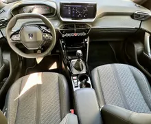 Notranja slika - Peugeot 2008 - ALLURE 1.2 PURETECH 100 - 13 - Predogledna slika