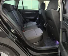 Notranja slika - Škoda Octavia - Combi 2.0 TDI Style DSG- LED.DCC.kamera.HUD.memory - 19 - Predogledna slika