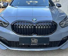 Zunanja slika - BMW Serija 1 - : 118i M SPORT-VIRTUAL-GRETJE SEDEŽEV-FUL LED - 2 - Predogledna slika