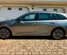 Zunanja slika - Škoda Octavia - Combi 1.5 TSI Sportline DSG+SLO+1LASTNIK+59.000KM - 2 - Predogledna slika