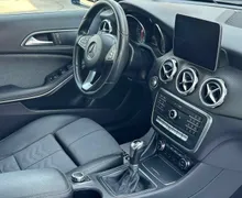 Notranja slika - Mercedes-Benz GLA-Razred - GLA 180+R.KAMERA+USNJE+ALU - 12 - Predogledna slika