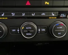 Notranja slika - Volkswagen T-Roc - 1.6 TDI BMT Style Dod.zimske gume na platiščih - 15 - Predogledna slika