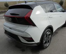 Zunanja slika - Hyundai Bayon - 1.0 T-GDI 90 PREMIUM DCT°RADAR°TWO-TONE° ZALOGA - 4 - Predogledna slika