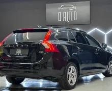 Notranja slika - Volvo V60 - 2.0D KAMERA-NAVI-BIXENON-GRETJE SEDEZEV-PDC... - 8 - Predogledna slika