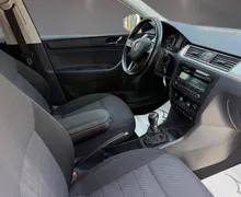 Notranja slika - Škoda Rapid - 1.6 TDI 77 kW Elegance... - 8 - Predogledna slika