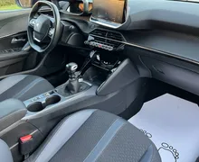 Notranja slika - Peugeot 2008 - 1.2 PURETECH 130 ALLURE-1 LASTNICA-ALU-NAVI-KAM... - 9 - Predogledna slika
