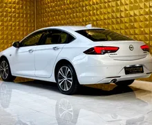Notranja slika - Opel Insignia - 2.0 CDTI AUT. HEADUP-KAMERA-BOSE-GRETJE VOLANA - 7 - Predogledna slika