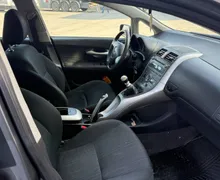 Notranja slika - Toyota Auris - 2.0 D4-D NA KREDIT BREZ POLOGA - 9 - Predogledna slika
