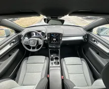 Notranja slika - Volvo XC40 - B3 P Core AT DCT 3 leta garancija+3 servisi... - 20 - Predogledna slika