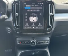 Notranja slika - Volvo XC40 - B3 P Plus Dark Avt. - 19 - Predogledna slika