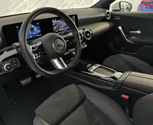 Notranja slika - Mercedes-Benz A-Razred - 200 AMG Line |Kamera|Navi|Gretje|SLO|1.Lastnik| - 8 - Predogledna slika