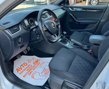 Notranja slika - Škoda Octavia - RS 2.0 TDI-BI-XENON-LED-NAVI-RADAR TEM-PDC-ODLI  268 .. - 9 - Predogledna slika