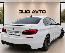 Notranja slika - BMW serija 5: - 520D-M SPORT-NAVI-HEAD UP-NA OBROKE TUJCI ZAČASNA - 12 - Predogledna slika