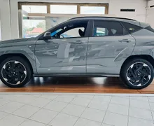 Zunanja slika - Hyundai Kona - 65kWh PREMIUM NLINE-AKT.T-TOP.ČR-AMBIENT-LED-VIDEO - 3 - Predogledna slika