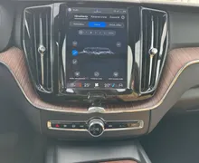 Notranja slika - Volvo XC60 - B4 D AWD Plus Dark Avt. Zračno Pano ACC Kljuka - 19 - Predogledna slika