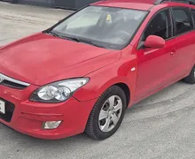 Zunanja slika - Hyundai i30 Wagon - 1.6 CRDI + UGODNO - 1 - Predogledna slika