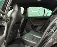 Notranja slika - Škoda Octavia - 2.0 TDI•RS•DSG•CHALLENGE•XENON+LED•KAMERA•NAVI•F1• - 10 - Predogledna slika