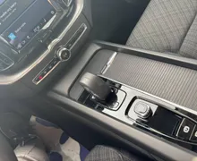 Notranja slika - Volvo XC60 - B4P Momentum PRO AT FWD KAMERA-GRETJE.SED.-DAB+... - 21 - Predogledna slika