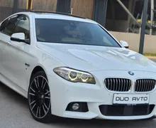 Notranja slika - BMW serija 5: - 520D-XDRIVE-ŠIBEDAH-KAMERA-HEAD UP-USNJE-ACC-SLO - 12 - Predogledna slika