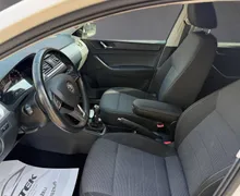 Notranja slika - Škoda Rapid - 1.6 TDI 77 kW Elegance... - 10 - Predogledna slika
