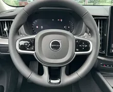 Notranja slika - Volvo XC60 - B5  P  Core AT AWD 3 leta garancije + 3 servisi... - 14 - Predogledna slika