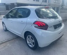 Zunanja slika - Peugeot 208 - 1.2 PureTech 82 ALLURE biserno bele barve - 1 - Predogledna slika