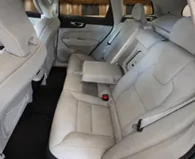 Notranja slika - Volvo XC60 - B4D AWD Plus Dark Avt.1. lastnik. SLO poreklo - 14 - Predogledna slika