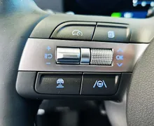 Zunanja slika - Hyundai Kona - BEV 48KWH PREMIUM-KAMERA-DAB-LED-TOPL.Č-AMBI-VIDEO - 9 - Predogledna slika