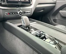 Notranja slika - Volvo XC60 - B5  P  Core AT AWD 3 leta garancije + 3 servisi... - 20 - Predogledna slika