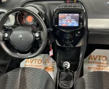 Notranja slika - Peugeot 108 - 1.2-CABRIO-TEMPOMAT-LED-KAMERA-ALU-ODLIČEN... - 10 - Predogledna slika
