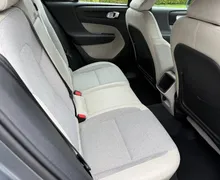 Notranja slika - Volvo XC40 - D3 Momentum Avt.-1 LASTNIK-ALU-KAM-LED-VIRTUAL-NAV - 12 - Predogledna slika