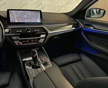 Notranja slika - BMW serija 5: - 520d |xDrive|M|Laser|ACC|Kamera|HUD|Memory|Gretje| - 12 - Predogledna slika