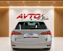 Notranja slika - Škoda Octavia - 2.0 TDI-VIRTUAL-ACC-DSG-110KW-LED-MRTVI KOT-NAVI - 8 - Predogledna slika