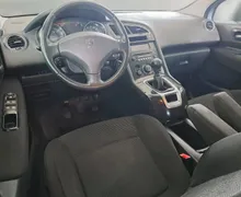 Notranja slika - Peugeot 5008 - 1.6 HDi-ODLIČEN-GARANCIJA-SLOVENSKO POREKLO - 9 - Predogledna slika