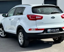 Notranja slika - KIA Sportage - 1.7 CRDi+SLO+ALU+PDC+USB - 8 - Predogledna slika