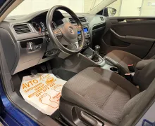 Notranja slika - VW Jetta - 1.6 TDI-TEMPOMAT-LIMO-PDC-SERVISNA-KNJ-ODLIČNA - 9 - Predogledna slika