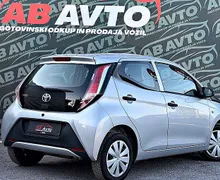 Zunanja slika - Toyota Aygo - 1.0 VVT-i x KLIMA+BT TEL+SERVO+BREZ POLOGA+UGODNO - 5 - Predogledna slika