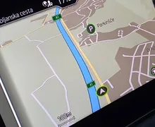 Zunanja slika - Škoda Karoq - 1.0 TSI SPORT LED-KAMERA-NAVI-GRETJE SŽ-1.LASTNIK - 16 - Predogledna slika