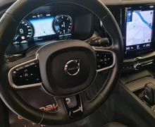 Notranja slika - Volvo XC60 - B4D R-Design Avt.-Head-up zaslon  HUD -360-Radar - 10 - Predogledna slika