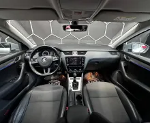 Notranja slika - Škoda Octavia - 2.0 TDI DSG 110 kW-LED-NAVI-KLJUKA-AMBIENT-ACC... - 9 - Predogledna slika