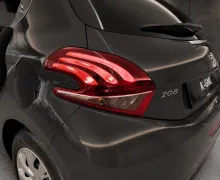Notranja slika - Peugeot 208 - 1.2 PureTech-PRVA LASTNICA-ODLIČEN - 8 - Predogledna slika