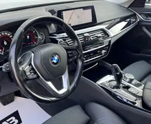 Notranja slika - BMW serija 5: - 520d xDrive+F1+SPORT+LED+VIRTUAL+NAVI+ALU... - 12 - Predogledna slika